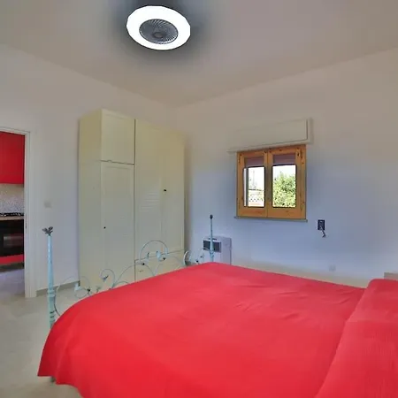 Giusy Con Piscina A 700 Metri Dalla Di Holiday home