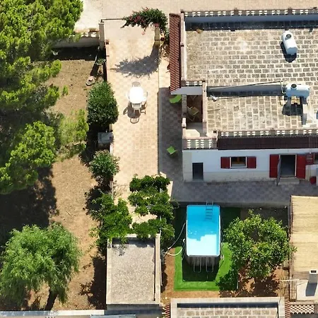 Giusy Con Piscina A 700 Metri Dalla Di Holiday home